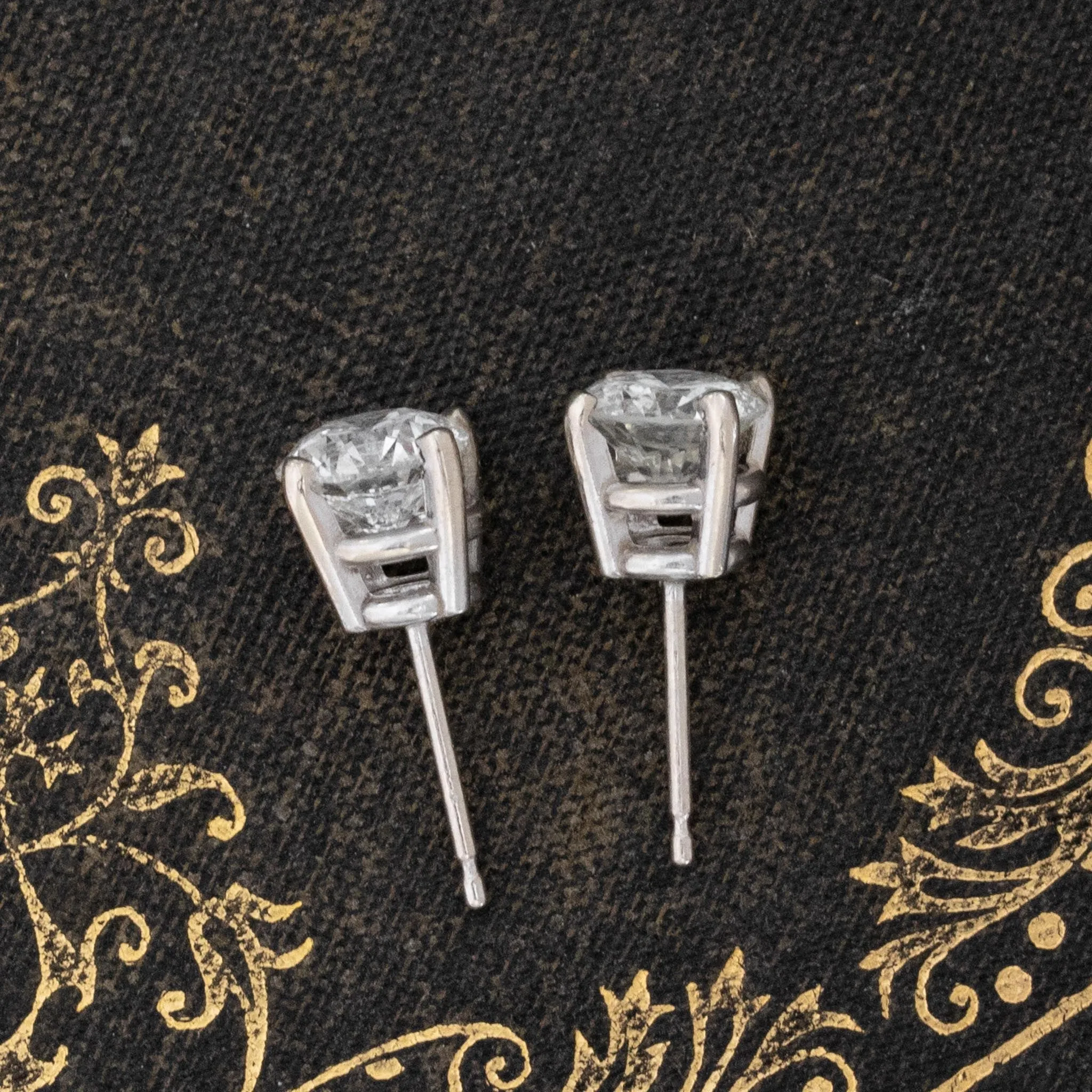 1.62ctw Round Brilliant Cut Diamond Stud Earrings