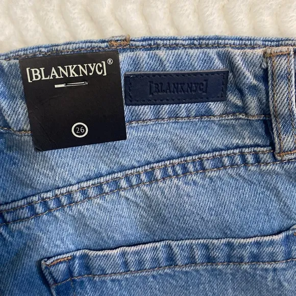 Blank NYC Women's Overlap Fly Mom Shorts with Cut Off Finish Crossover Waist