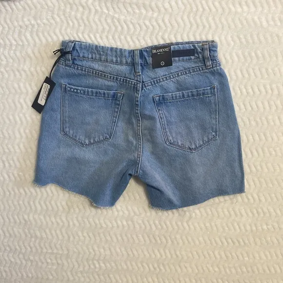 Blank NYC Women's Overlap Fly Mom Shorts with Cut Off Finish Crossover Waist