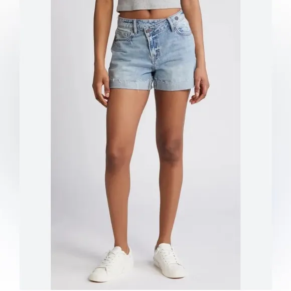 Blank NYC Women's Overlap Fly Mom Shorts with Cut Off Finish Crossover Waist