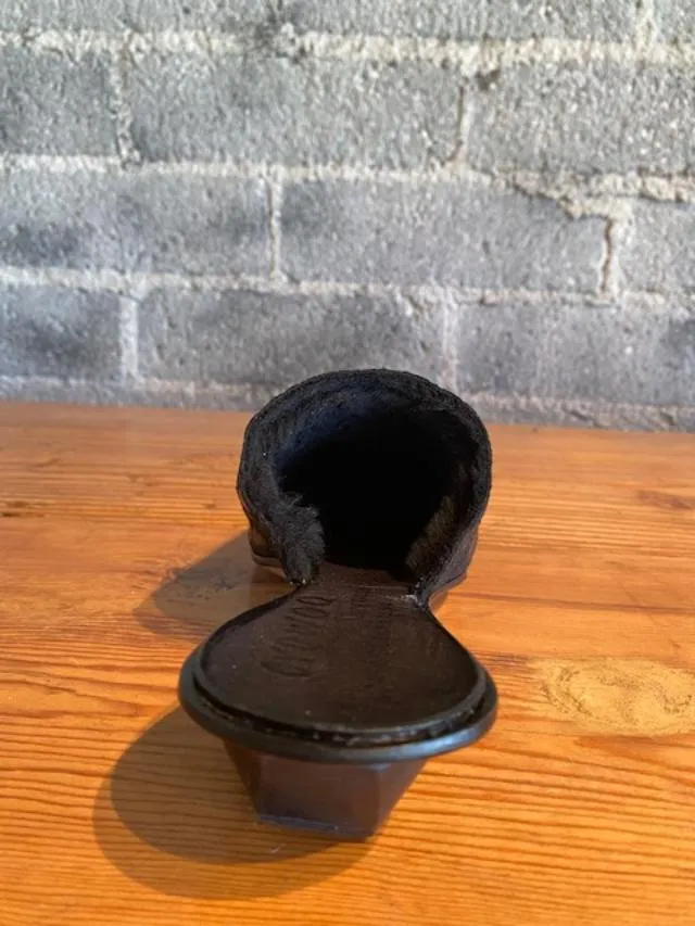 Cydwoq East Mule