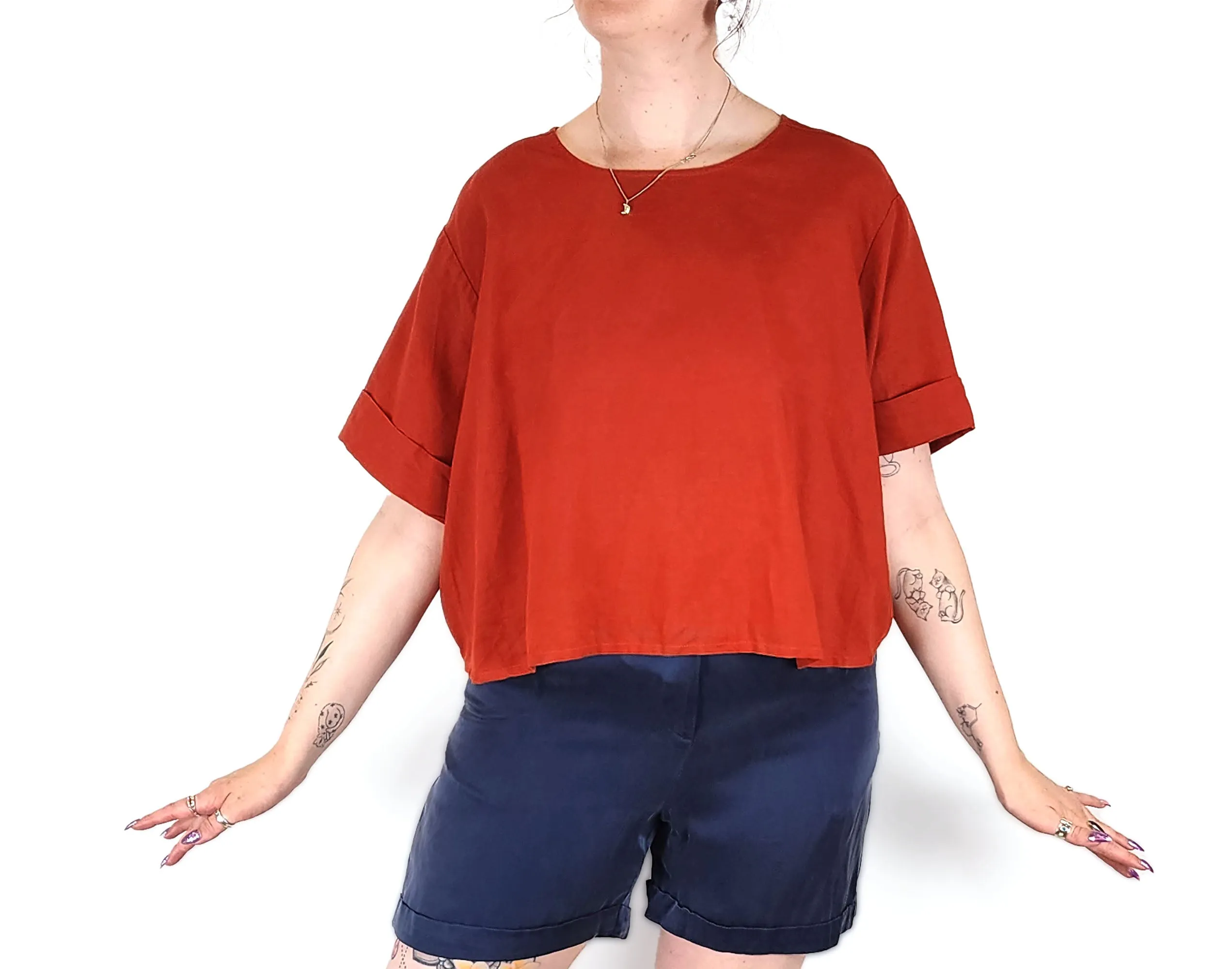 Kuwaii red linen mix top size L (best fits 12-14)