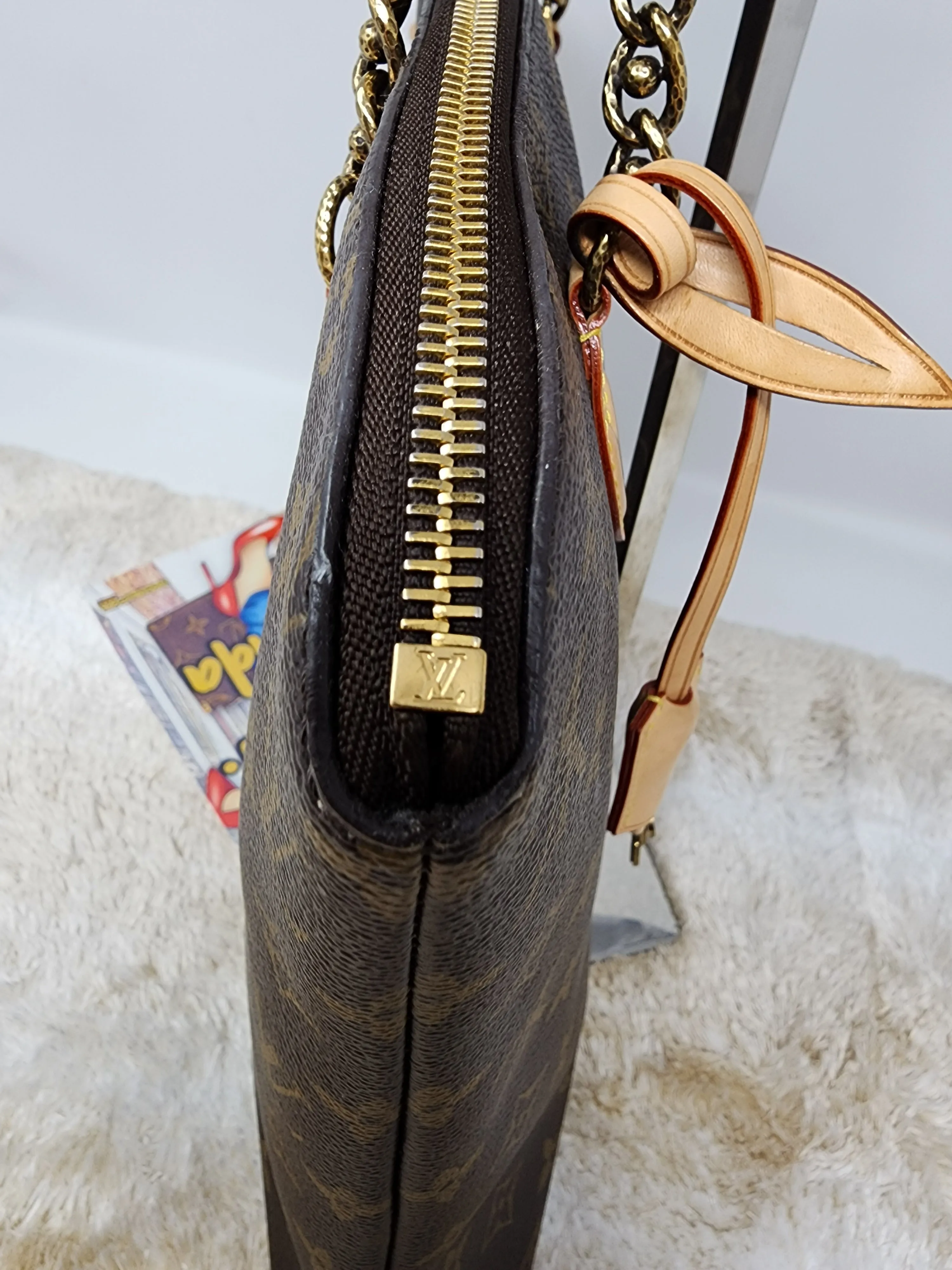 LOUIS VUITTON LOCKIT CHAIN HANDBAG