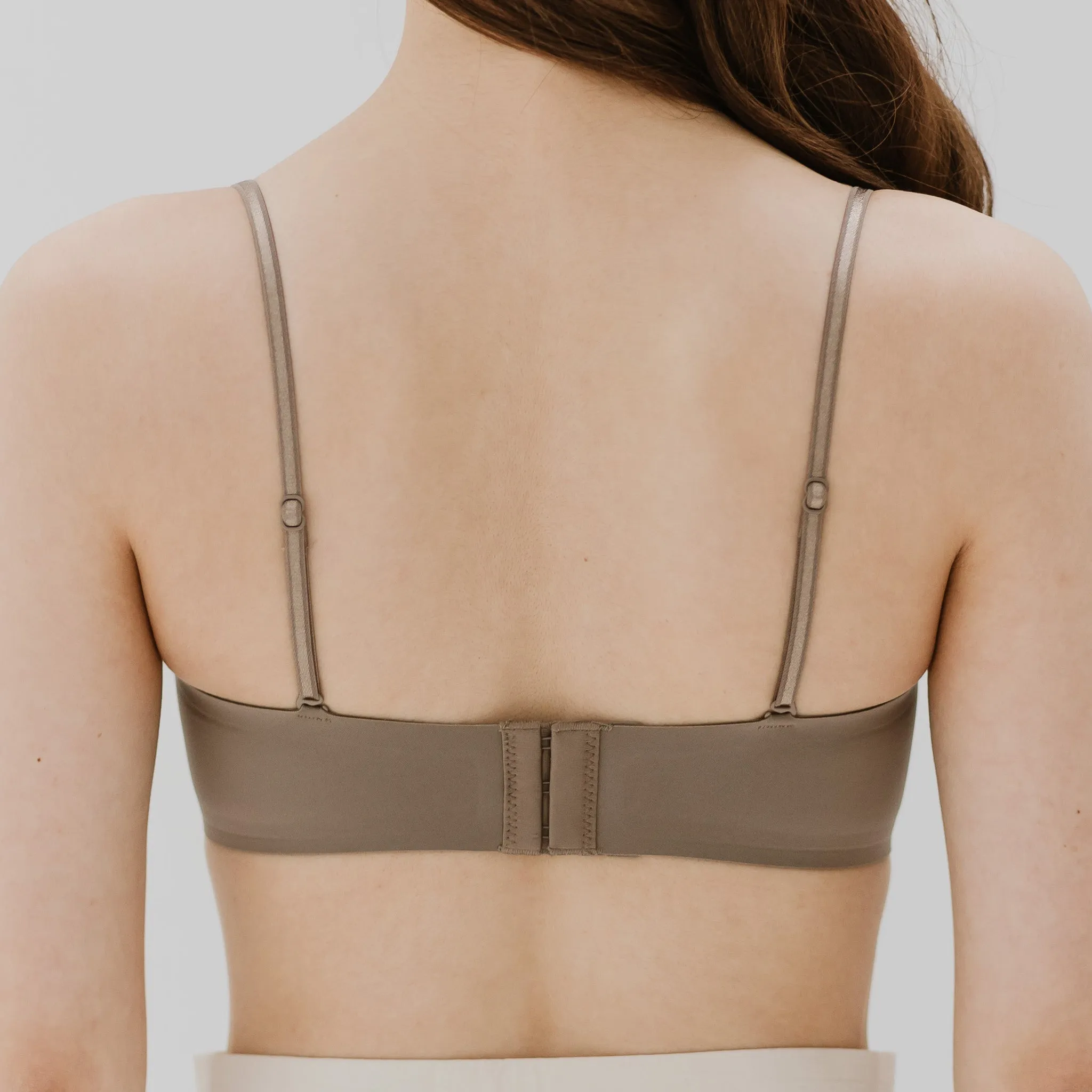 Minimalist Chic! Lightly-Lined Seamless Strapless Wireless Bra in Mocha