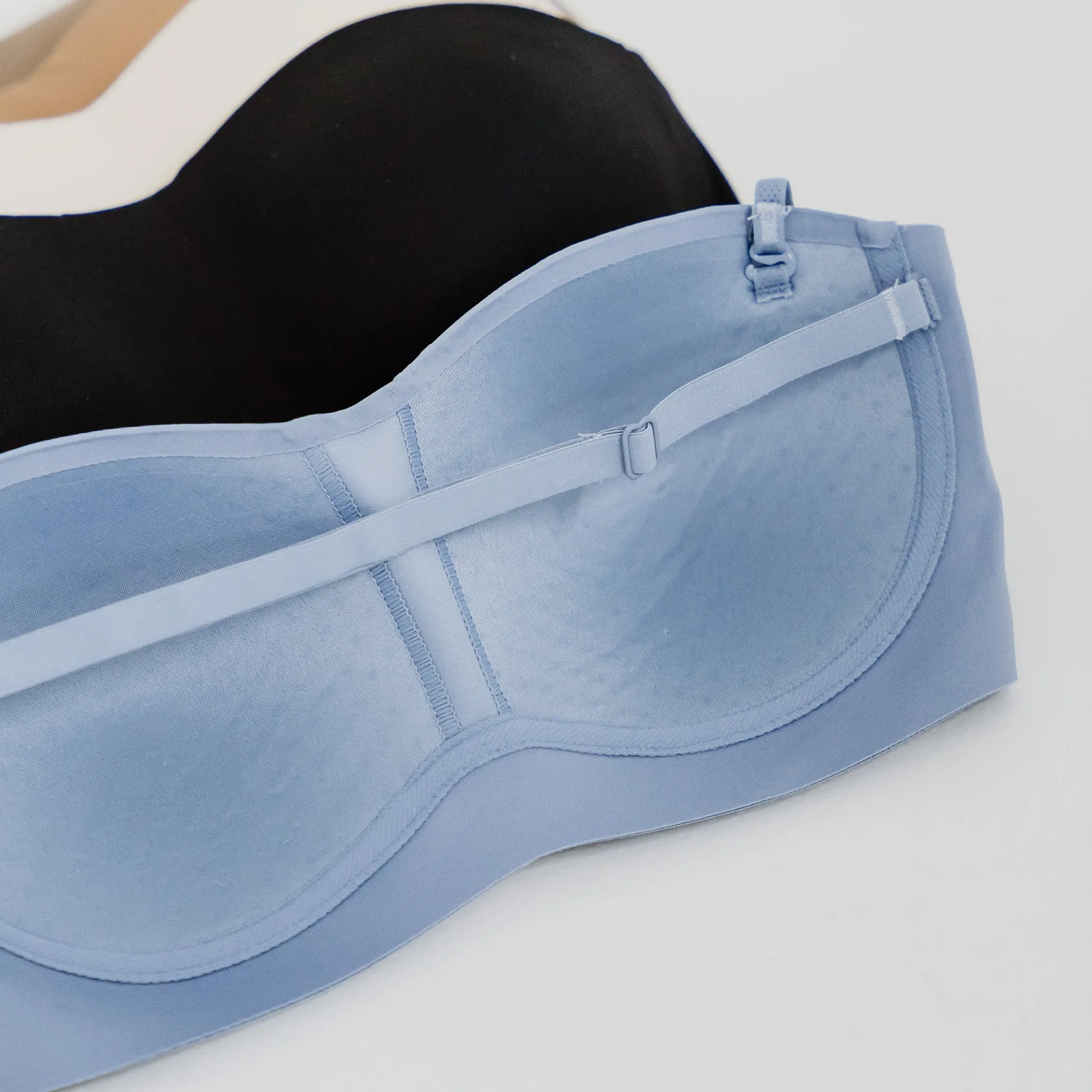Minimalist Chic! Lightly-Lined Seamless Strapless Wireless Bra in Mocha