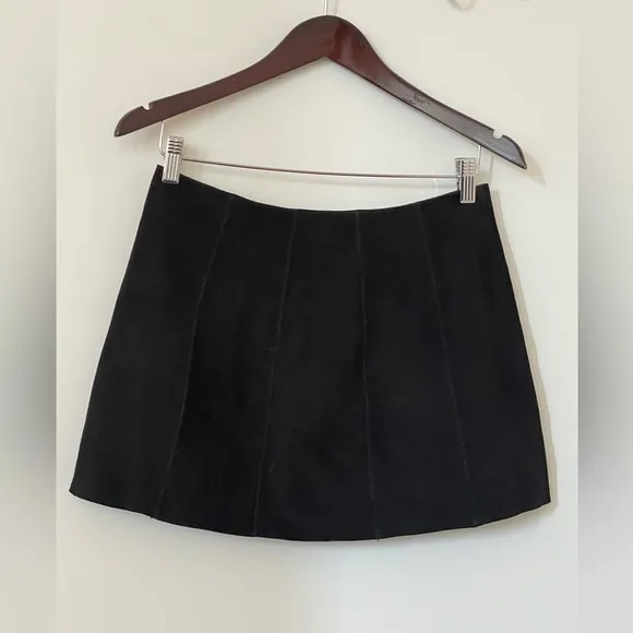 (NWT) Zara Steven Meisel Suede Leather Mini Skirt. Black. Size XS.