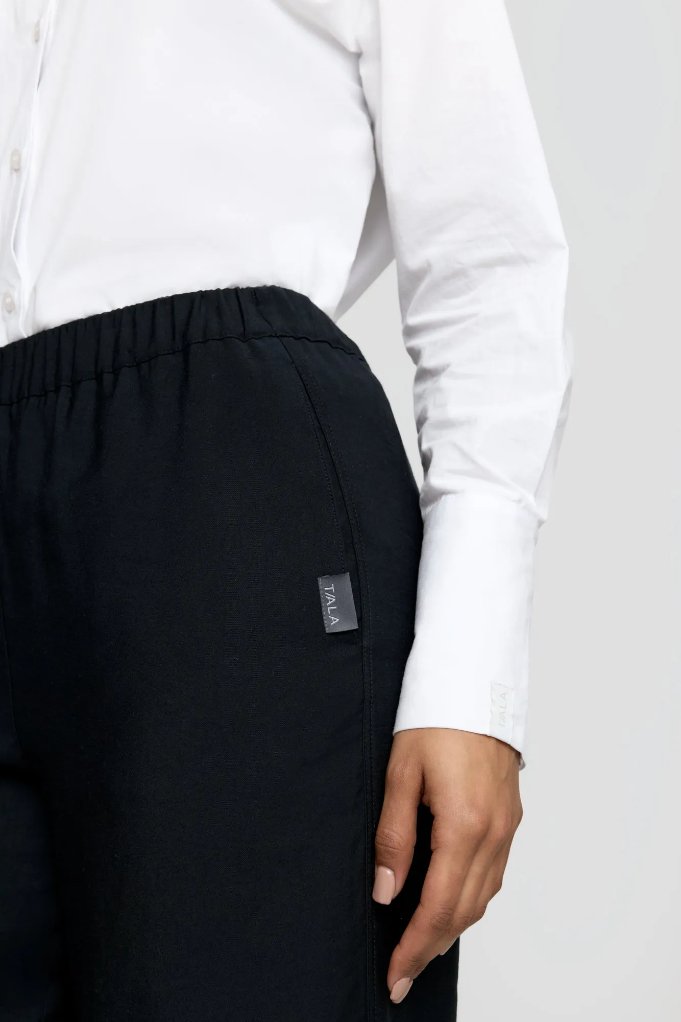 THE ESSENTIAL SOFT TAILORING WIDE LEG TROUSER - BLACK