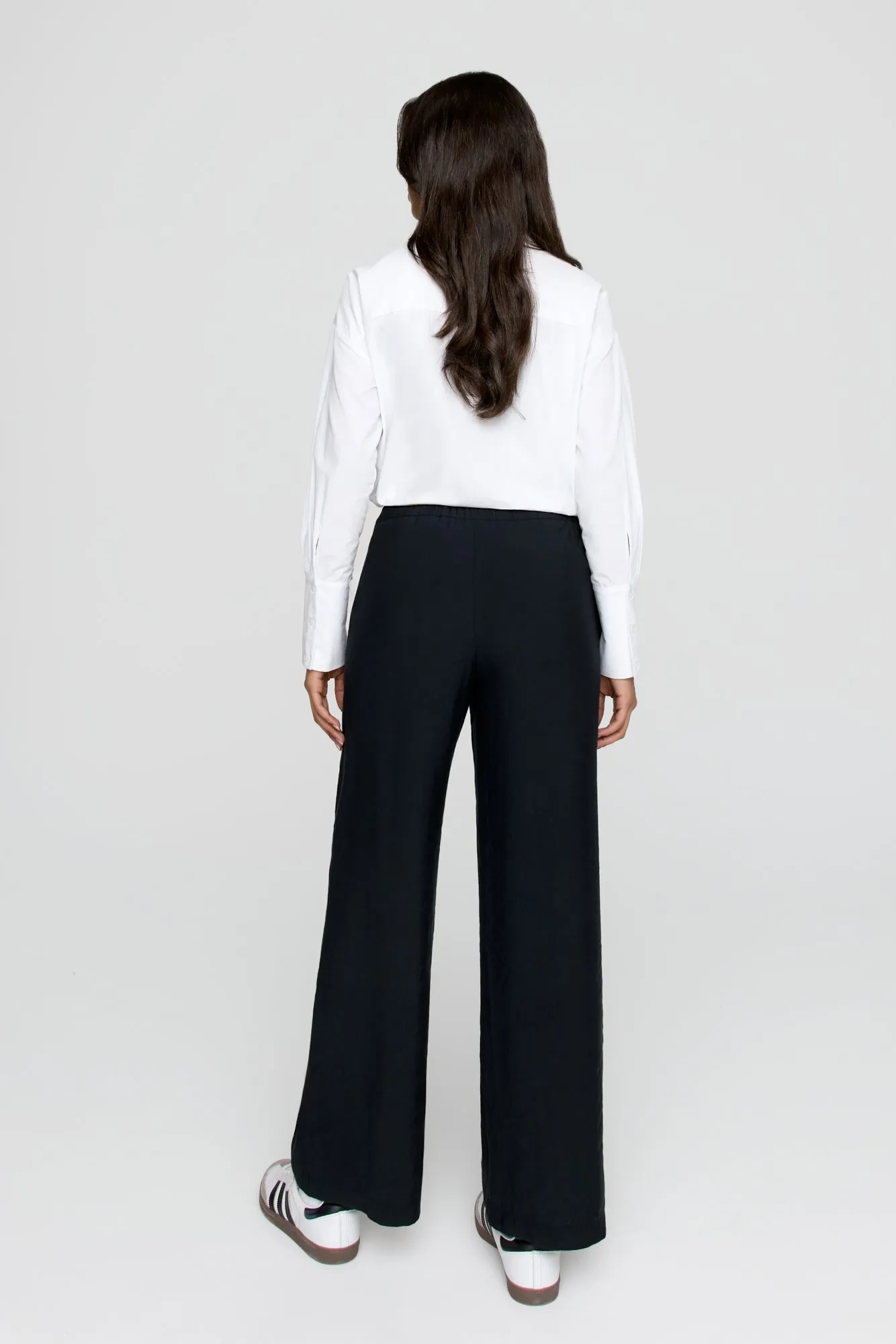 THE ESSENTIAL SOFT TAILORING WIDE LEG TROUSER - BLACK