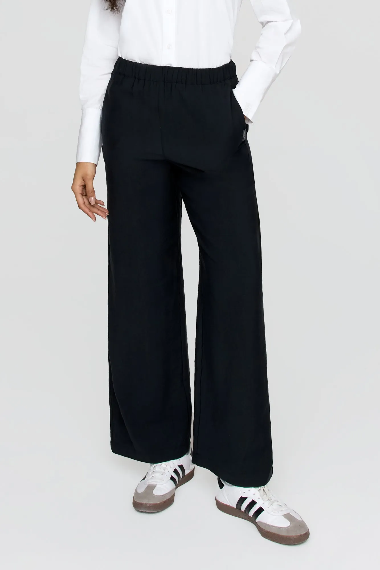 THE ESSENTIAL SOFT TAILORING WIDE LEG TROUSER - BLACK