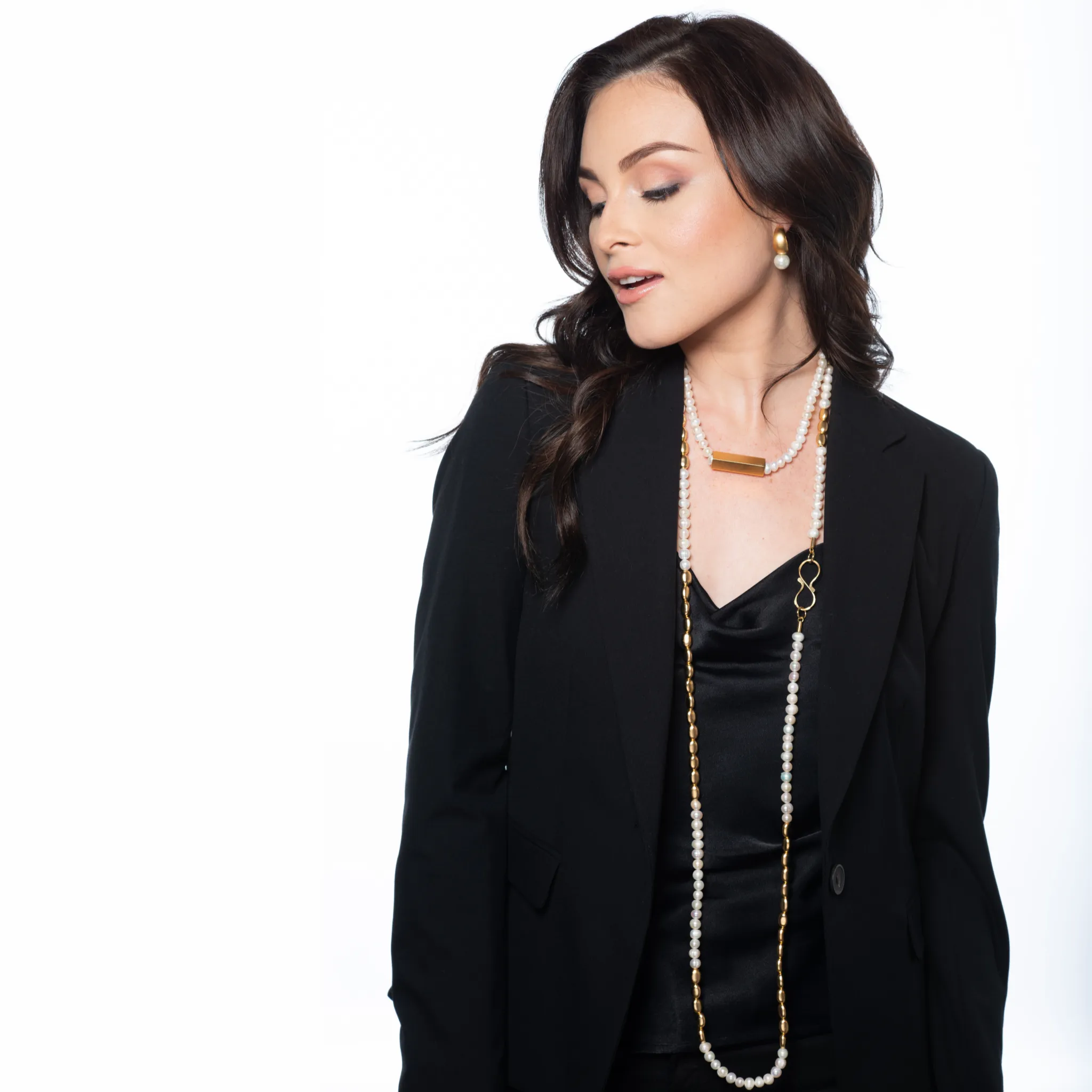 Valerie - Chic pearls necklace and earrings