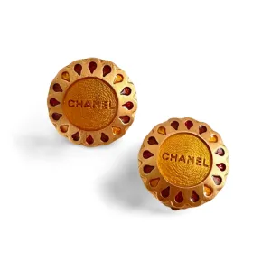 Vintage CHANEL gold tone teardrop petal motif flower shape logo earrings. Chic and mod vintage Chanel jewelry. Perfect gift. 060728br6